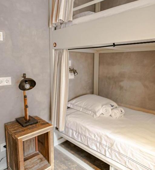 اتاق خانوادگی, Surfers Lodge Peniche