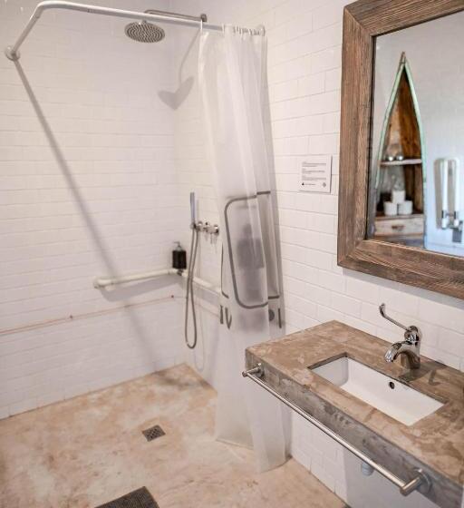 اتاق استاندارد برای معلولان, Surfers Lodge Peniche