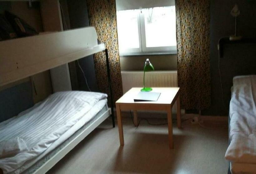 3-Bett-Standardzimmer, Svefi Vandrarhem   Hostel