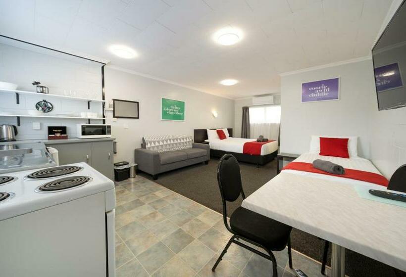 استودیوی استاندارد, Kensington Motel