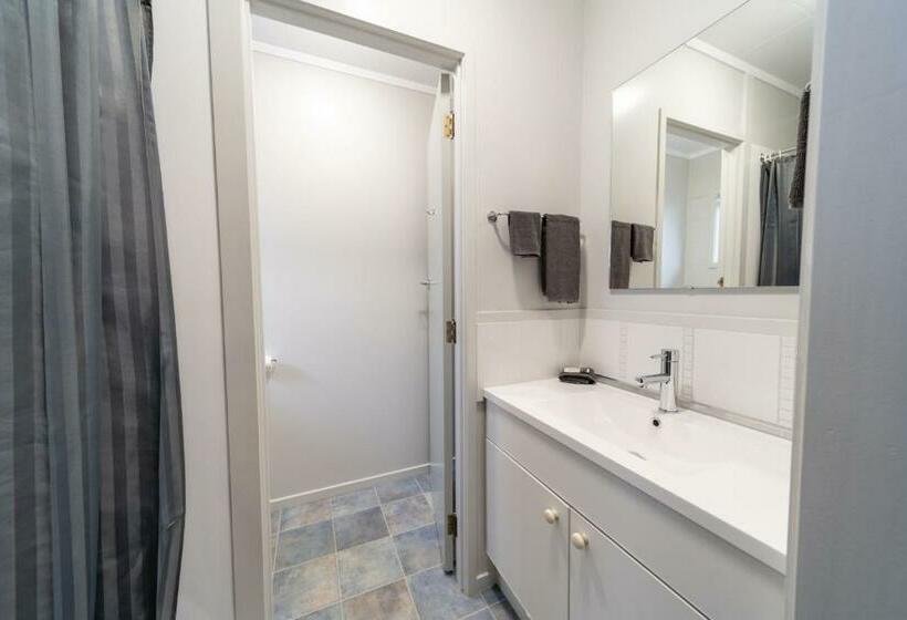 استودیوی استاندارد, Kensington Motel