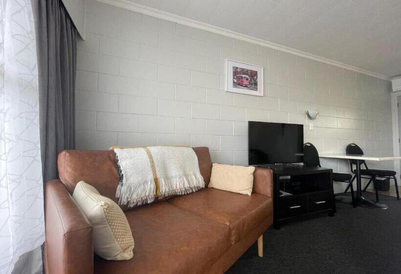 استودیو ساده, Kensington Motel