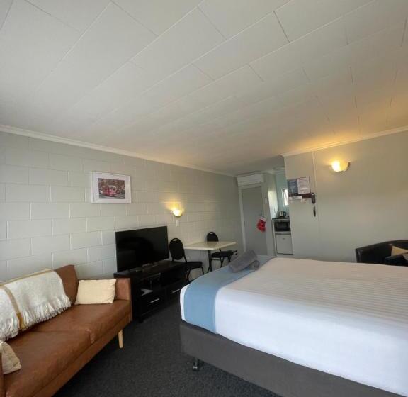استودیو ساده, Kensington Motel