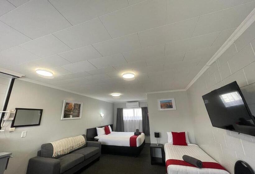 استودیوی استاندارد, Kensington Motel