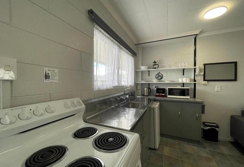 استودیوی استاندارد, Kensington Motel
