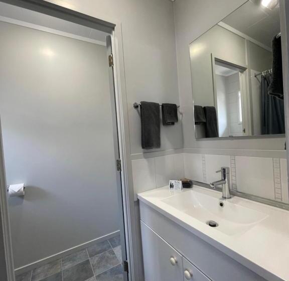 استودیوی استاندارد, Kensington Motel