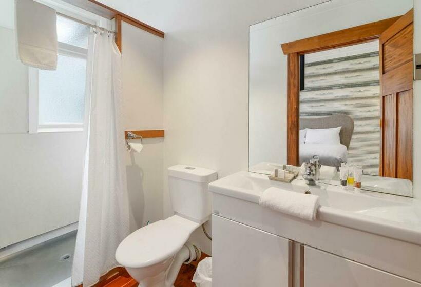 اتاق سوپریور با تخت بزرگ, Lakes Lodge Rotorua