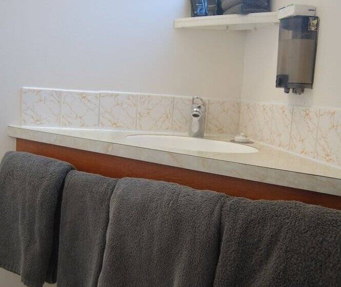 استودیوی استاندارد, Gateway Motor Lodge  Wanganui