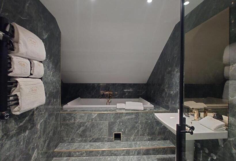 سوییت جونیور, Palace Hotell