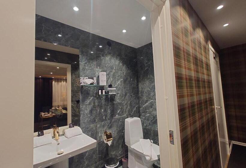 سوییت جونیور, Palace Hotell