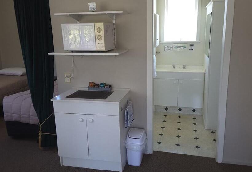 استودیو خانوادگی, Palm Motel Waihi