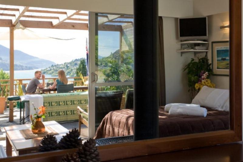 اتاق لوکس با چشم‌انداز دریاچه, Spa B&b