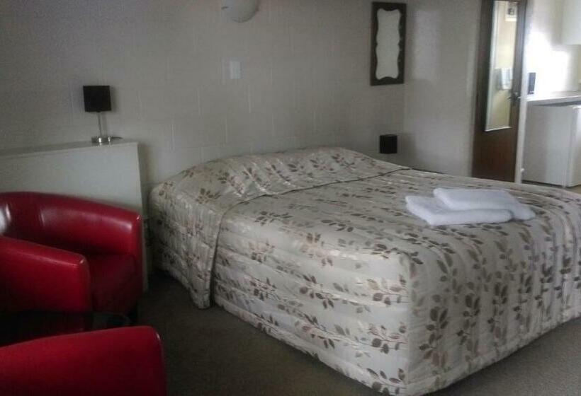 استودیوی استاندارد, Stonehaven Motel