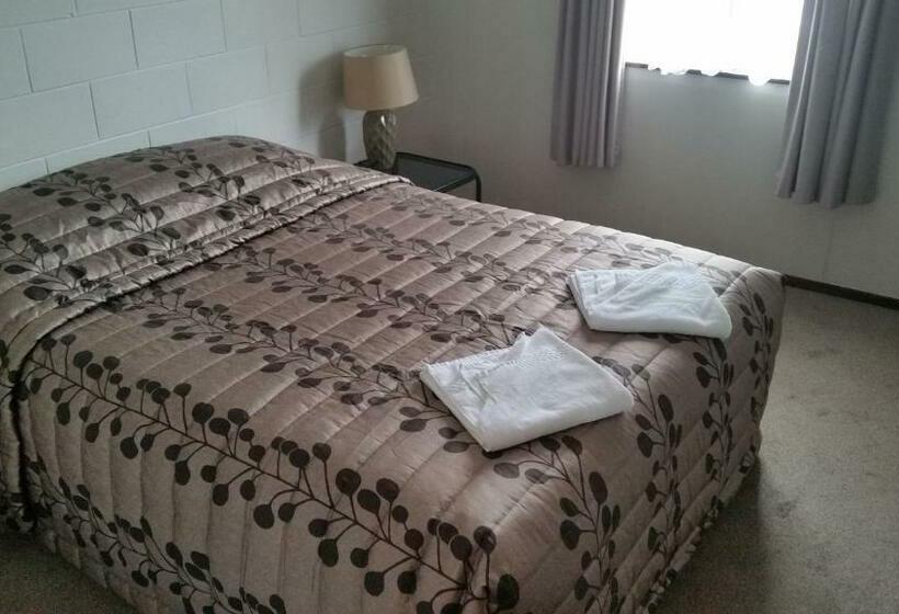 استودیوی استاندارد, Stonehaven Motel