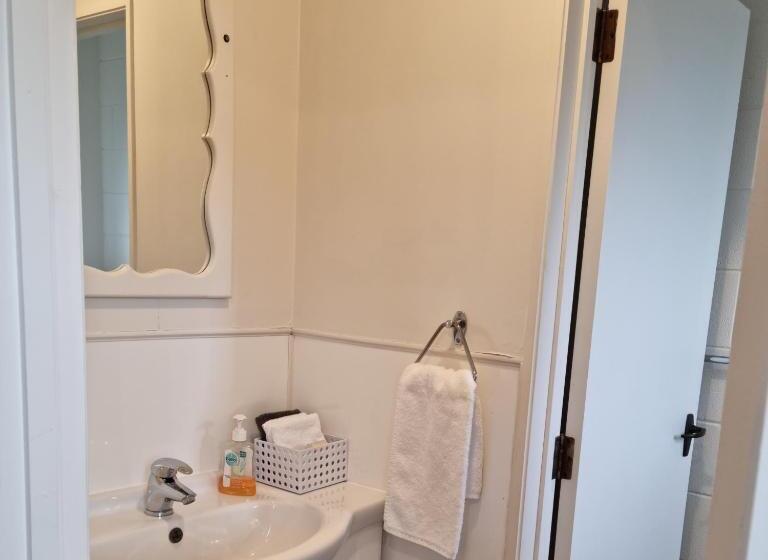 استودیوی استاندارد, Stonehaven Motel