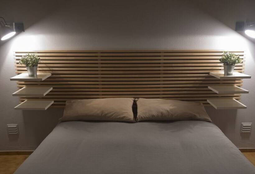 اتاق استاندارد با تراس, The Lighthouse Hostel