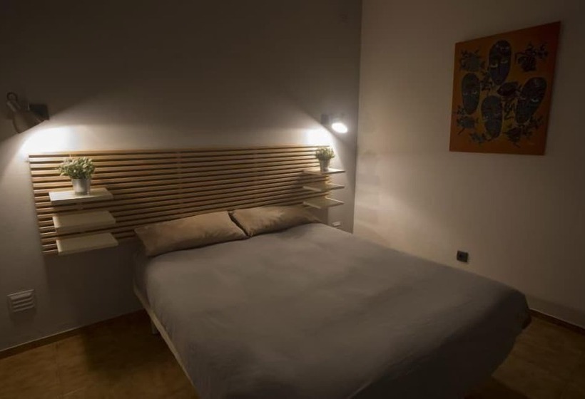 اتاق استاندارد با تراس, The Lighthouse Hostel