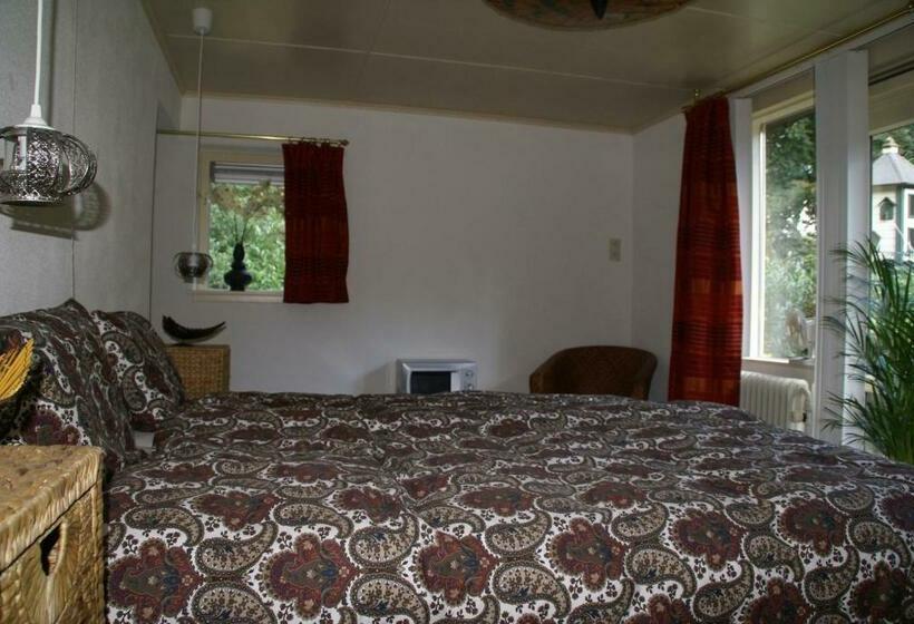 اتاق لوکس با چشم‌انداز باغ, B&b Atelier Maarbeek