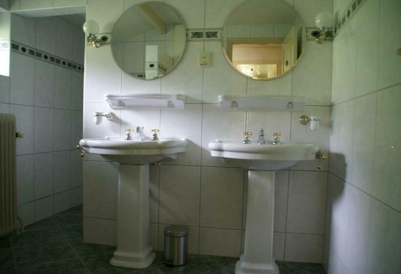 اتاق لوکس با چشم‌انداز باغ, B&b Atelier Maarbeek