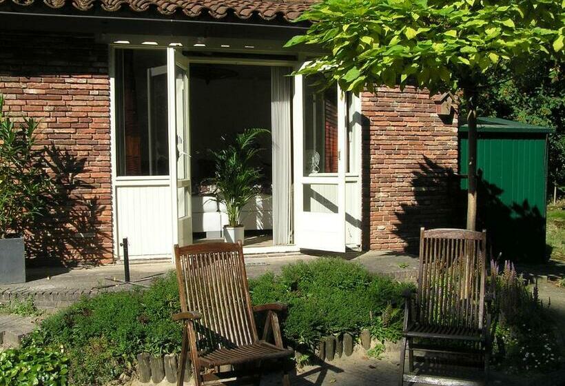 اتاق لوکس با چشم‌انداز باغ, B&b Atelier Maarbeek