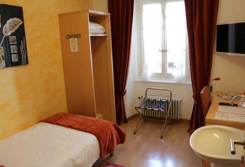 اتاق استاندارد یک تخته با سرویس بهداشتی مشترک, Hostellerie Du Xvi Siècle