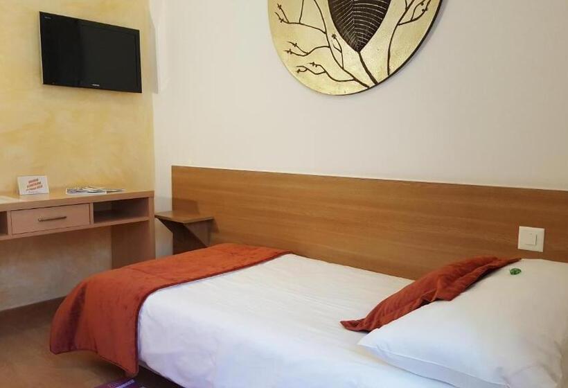 اتاق استاندارد یک تخته با سرویس بهداشتی مشترک, Hostellerie Du Xvi Siècle