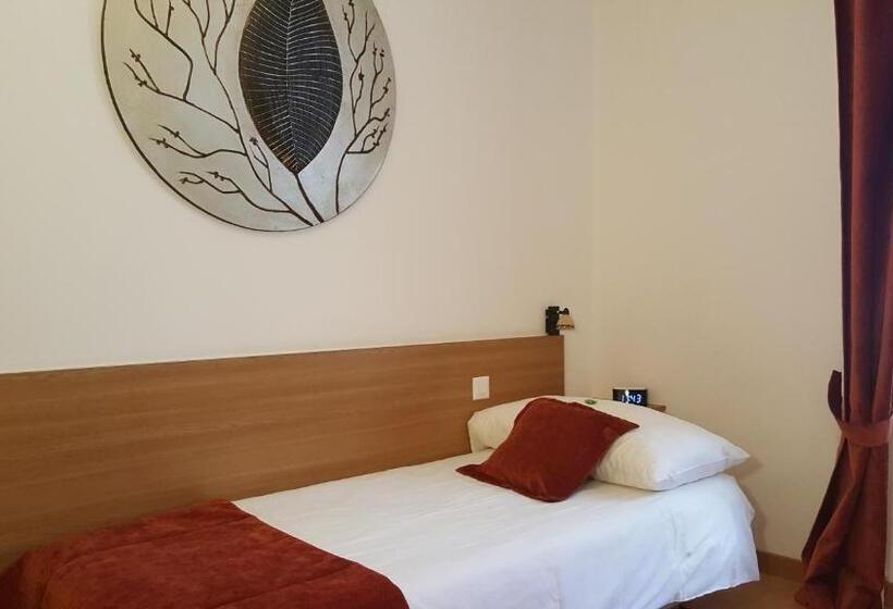 اتاق استاندارد یک تخته با سرویس بهداشتی مشترک, Hostellerie Du Xvi Siècle