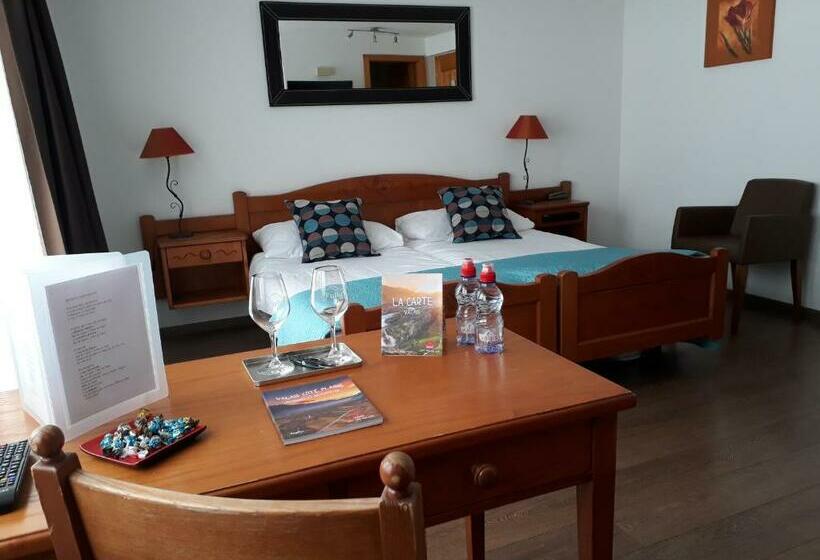 اتاق استاندارد سه نفره, Hôtel De Fully