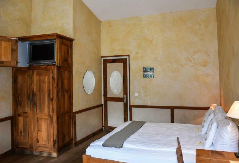 اتاق استاندارد یک نفره, Hôtel Restaurant Le Saint Christophe
