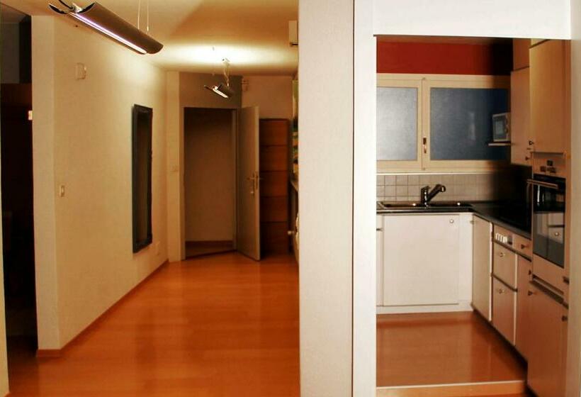 2 Bedroom Apartment, Restaurant Les Negociants