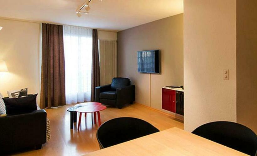 2 Bedroom Apartment, Restaurant Les Negociants