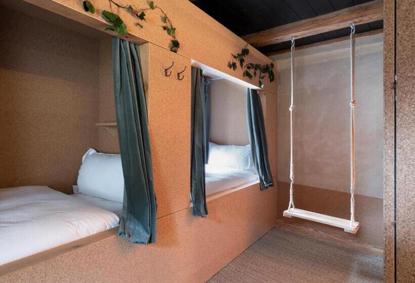 Perhehuone, Peanut Medieval Lodge