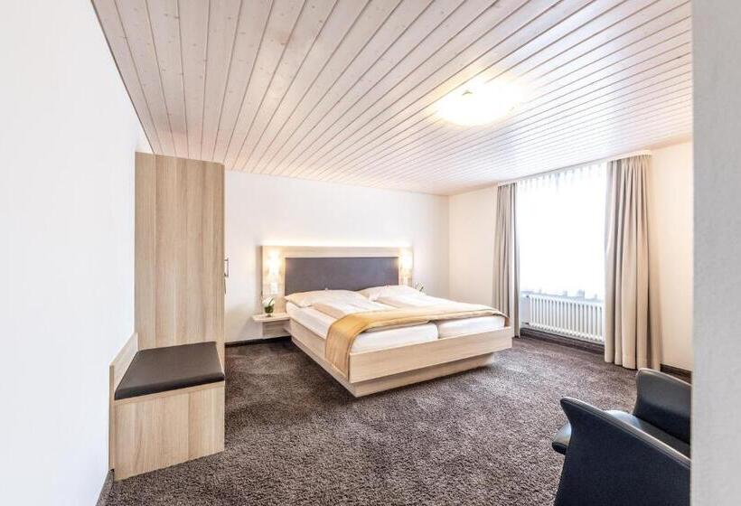 Standart Oda, Zum Goldenen Kreuz