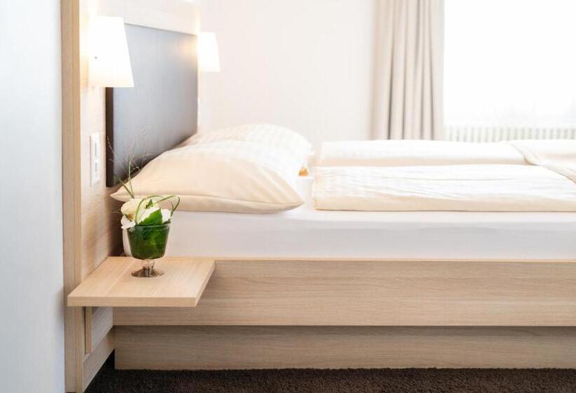 Standart Oda, Zum Goldenen Kreuz