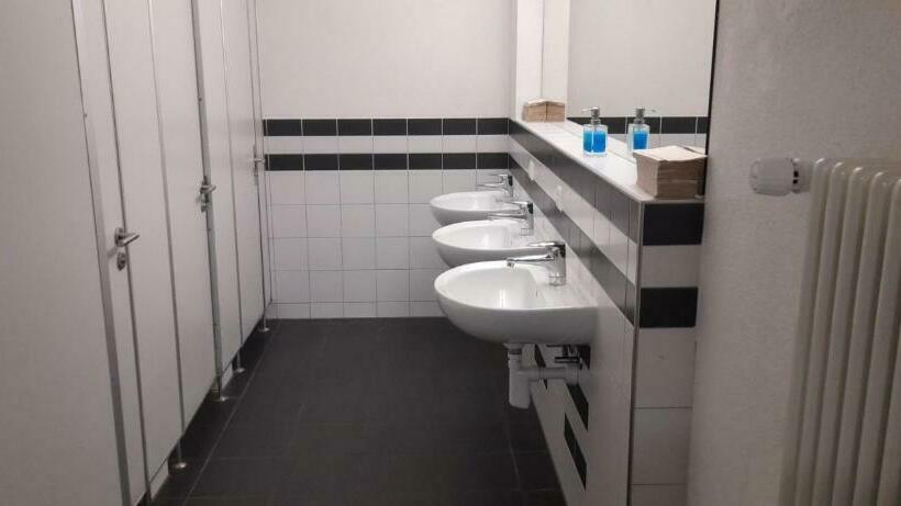 バス共有のスタンダードルーム, Kreuzlingen Youth Hostel