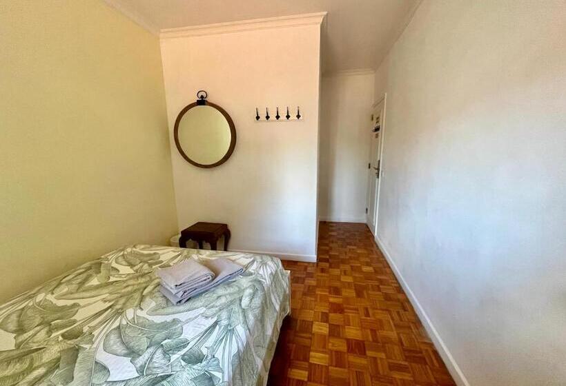 اتاق استاندارد با سرویس بهداشتی مشترک, Ljmonade Hostel