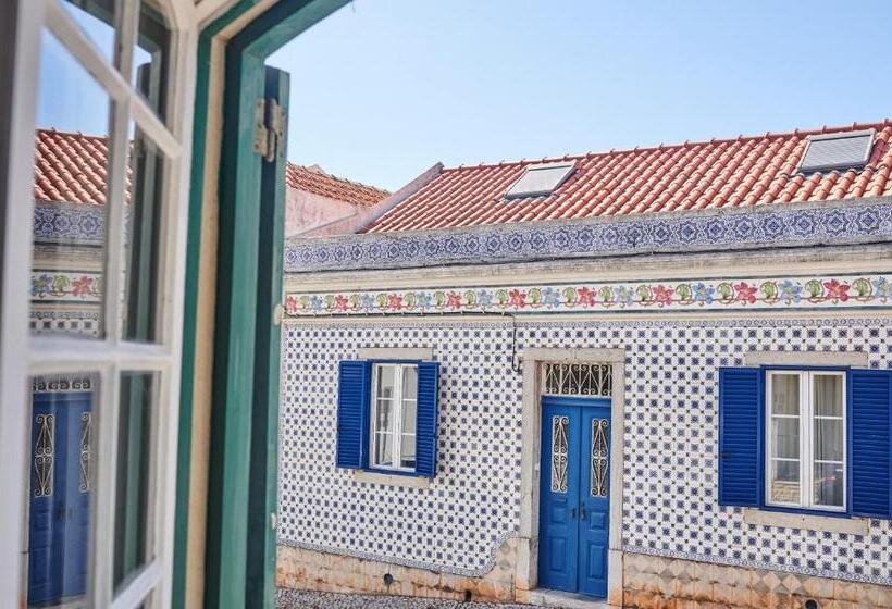 استودیوی استاندارد, Ljmonade Hostel