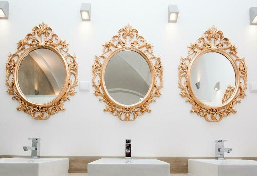 اتاق استاندارد با سرویس بهداشتی مشترک, Lost Inn Lisbon Hostel
