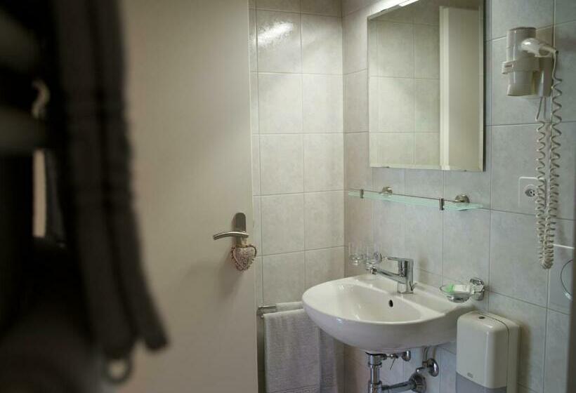 اتاق استاندارد, Motel Restaurant 13 Etoiles