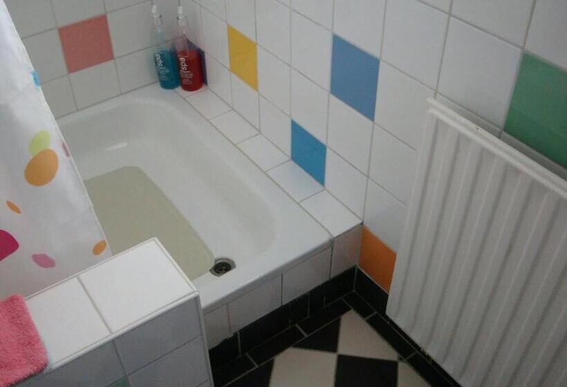خانه 1 خوابه, B&b Hotel California