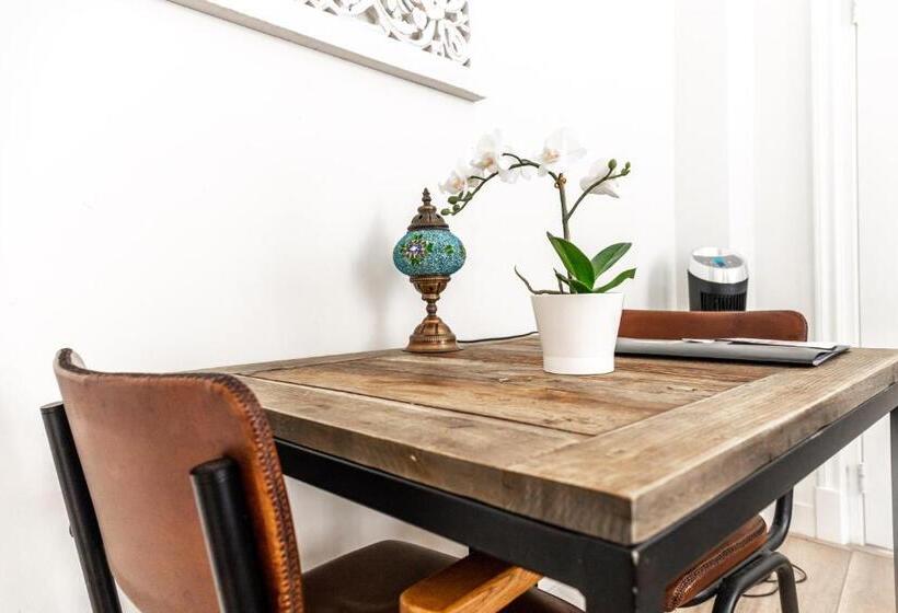 استودیوی استاندارد, 1001 Nights Boutique Lofts