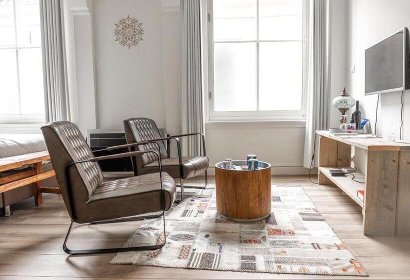 استودیوی استاندارد, 1001 Nights Boutique Lofts