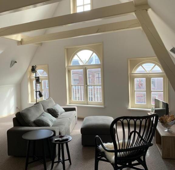2 Bedroom Apartment, Stadslogement By Peek