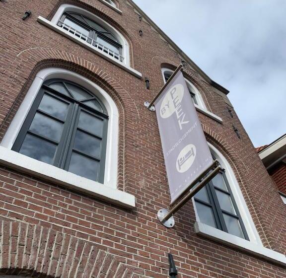 2 Bedroom Apartment, Stadslogement By Peek
