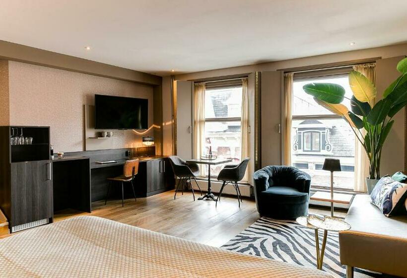 سوییت جونیور, Brasss Hotel Suites