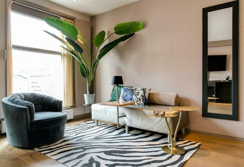 سوییت جونیور, Brasss Hotel Suites