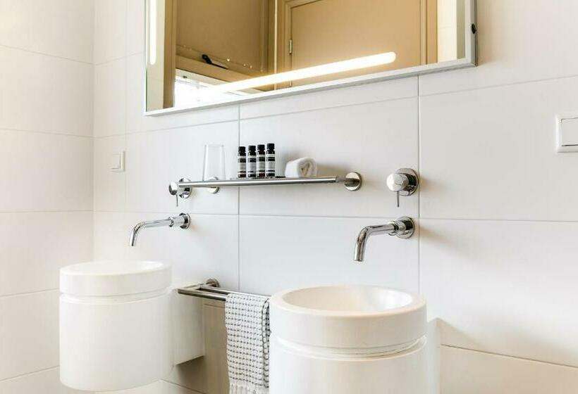سوییت جونیور, Brasss Hotel Suites