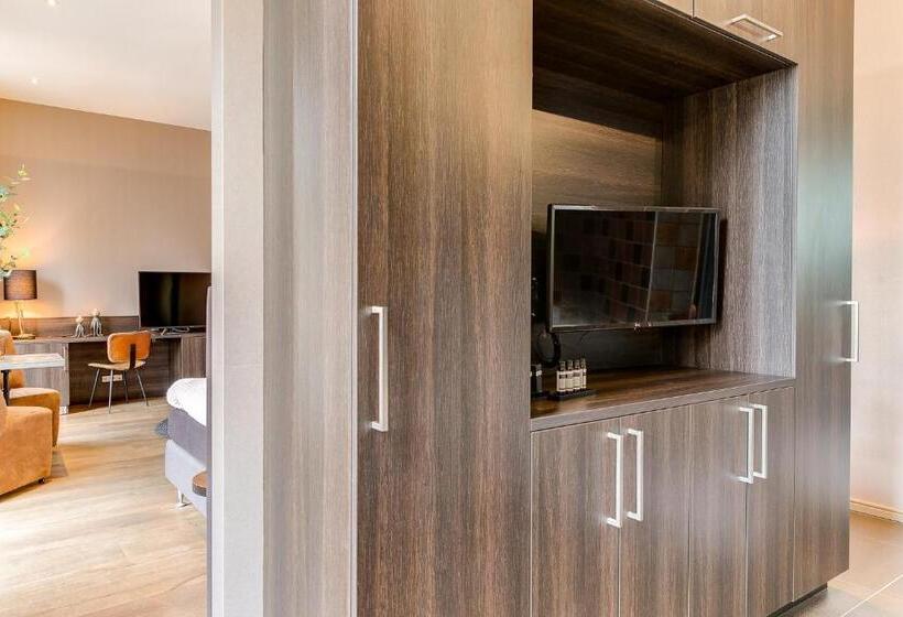 سوییت لوکس, Brasss Hotel Suites