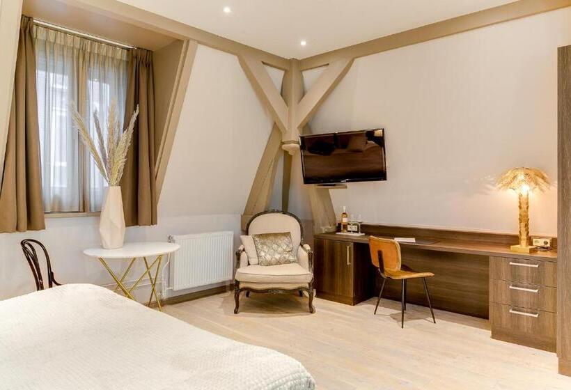 سوییت جونیور, Brasss Hotel Suites