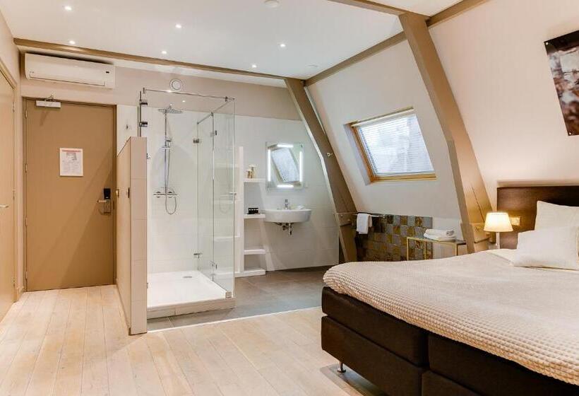سوییت جونیور, Brasss Hotel Suites